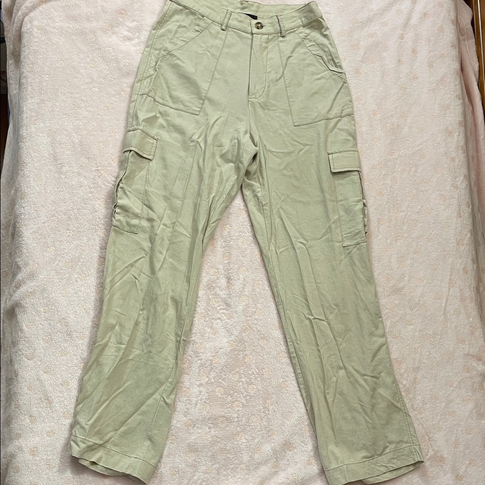 Forever 21 Women’s Tan Cargo Pants